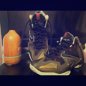 Like new Nike Lebrons Size 10